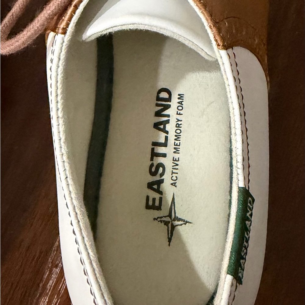 Eastland Women’s White and Brown Women's Flats! Size 8! Best Offer Accepted! 🤍🤎 - Picture 9 of 13